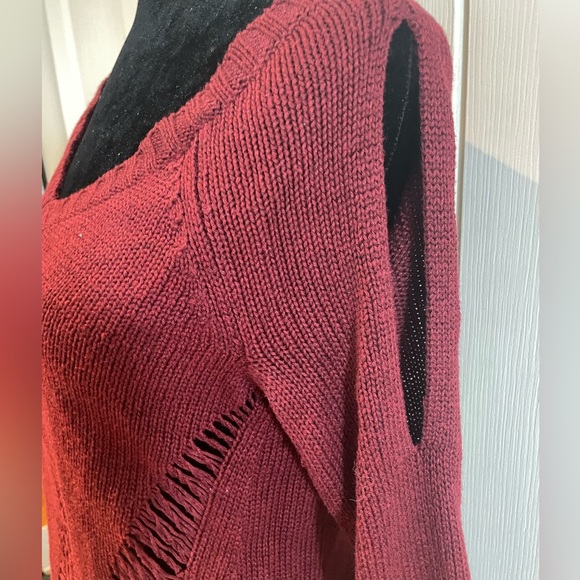 Guess Distressed Sweater w/ Cold Shoulders Size XS - Picture 4 of 9